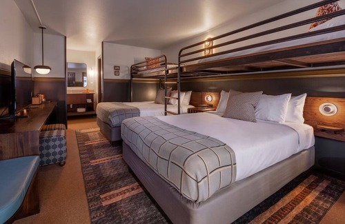 Branson Hotel | Pet-Friendly Creekside Haven Near State Park Trails and Outdoor Fun