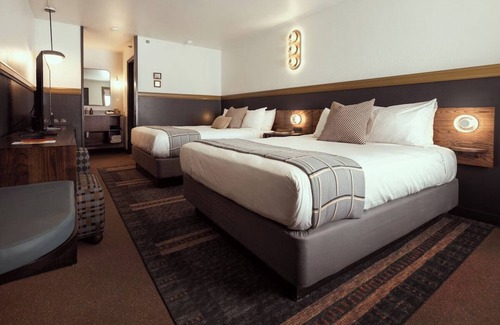 Branson Hotel | Pet-Friendly Creekside Haven Near State Park Trails and Outdoor Fun