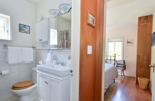 Union Bay House | Pet Friendly Cute Character Home - Steps To Ocean