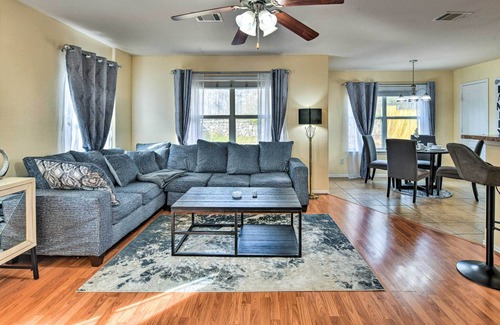 Dallas House | Pet-Friendly Dallas Home w/ Fenced Backyard!