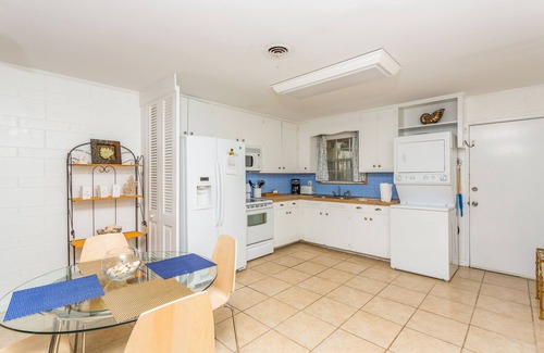 Saint Simons Island Condo | Pet Friendly duplex in the heart of the Village!