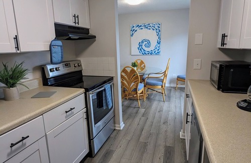 Fernandina Beach Condo | Pet-Friendly End Unit – 2BR Townhome 3-Min Walk to Beach Tennis-Quiet Spot