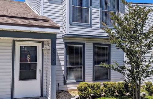 Fernandina Beach Condo | Pet-Friendly End Unit – 2BR Townhome 3-Min Walk to Beach Tennis-Quiet Spot