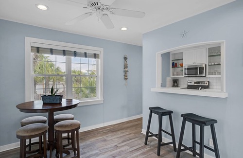Miramar Beach Cottage | Pet Friendly Elevated Cottage-1 Block 2 Beach-Pool