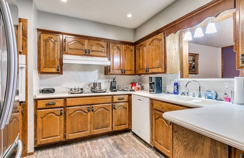 South Oklahoma City House | Pet Friendly Family-sized home with Private Pool & Game Room!