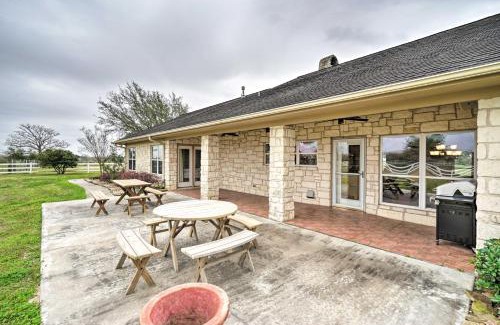 Waelder House | Pet-Friendly Flatonia House with Patio and Gazebo!