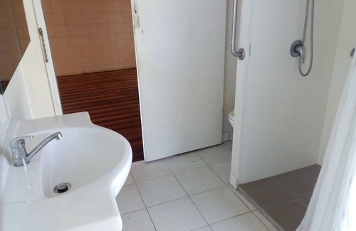 Kuttabul Apartment | Pet friendly 'Glamping' on ground level of 2-storey house with rural views