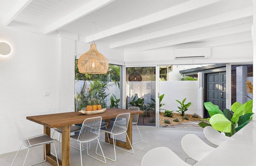 Noosa Heads Apartment | Pet Friendly - Ground Floor Riverfront 2 Bedroom Apartment - 350m to Beach