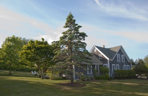 Chilmark House | Pet-Friendly Historic Chilmark House
