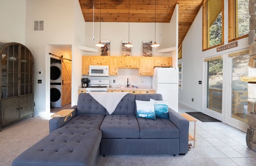 Guffey Cabin | Pet-friendly home in quintessential and quiet mountain town.