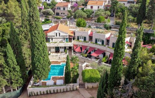 Supetar Apartment | Pet Friendly Home In Supetar With House Sea View