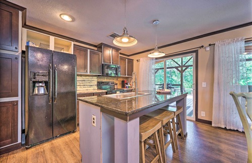 Broken Bow House | Pet-Friendly Home w/Pool in Broken Bow!
