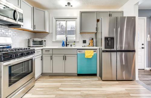 Columbus House | Pet-Friendly Home with Fireplace about 9 Mi to Dtwn!