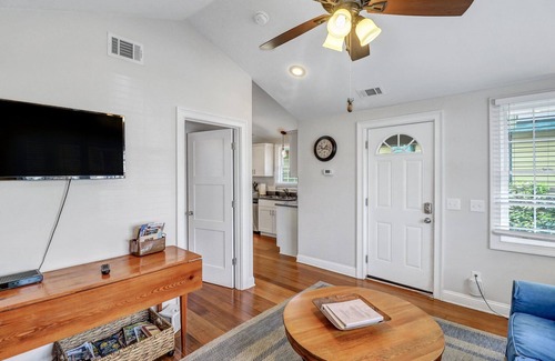 Beach Institute House | Pet Friendly in Historic District w/Private Courtyard by Lucky Savannah
