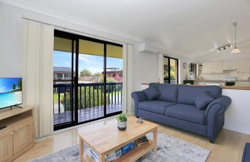 Hawks Nest House | Pet Friendly on Pelican Close to Myall River