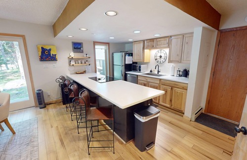 Frisco Condo | Pet Friendly-On River! Pool, 2 Hot Tubs. Walk/Easy Drive to Dining, Shops