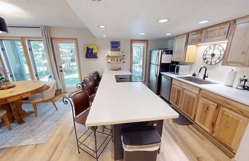 Frisco Condo | Pet Friendly-On River! Pool, 2 Hot Tubs. Walk/Easy Drive to Dining, Shops