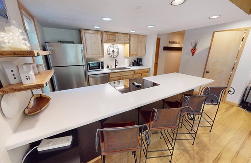 Frisco Condo | Pet Friendly-On River! Pool, 2 Hot Tubs. Walk/Easy Drive to Dining, Shops