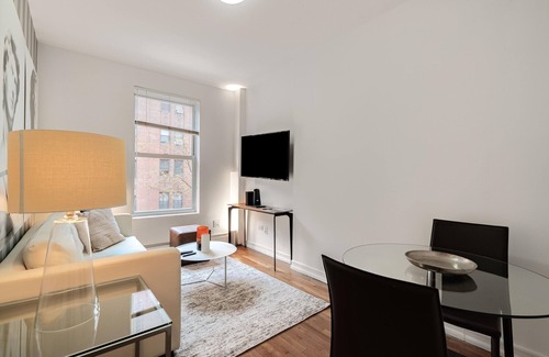 Upper East Side Apartment | Pet-Friendly One Bedroom on the Upper East Side