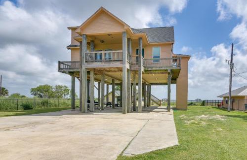 Lakeview  Jefferson County House | Pet-Friendly Port Arthur Retreat with Fishing Pier!