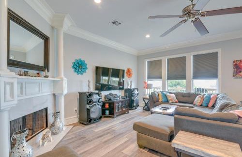 Lakeview  Jefferson County House | Pet-Friendly Port Arthur Retreat with Fishing Pier!