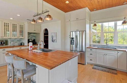 Dune Allen Beach Cottage | Pet Friendly | Quiet Street | Short Walk to Beach