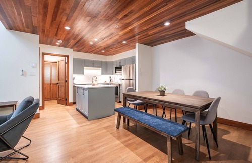 Blackcomb Condo | Pet friendly | Renovated | Free parking | Spacious