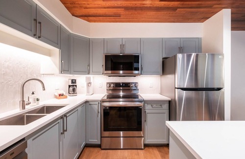 Blackcomb Condo | Pet friendly | Renovated | Free parking | Spacious