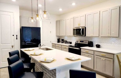 Davenport House | Pet friendly, resort style, 3 bedroom home, 10 minutes from Disney!