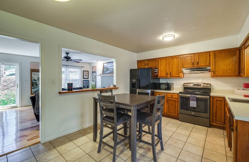 Roanoke House | Pet-Friendly Roanoke Home w/Fire Pit + Grill!