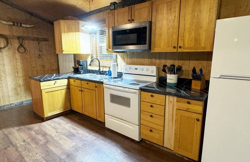 Nelsonville Cabin | Pet Friendly Rustic Cabin near Hocking Hills in Nelsonville Ohio Unique Stay