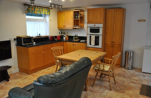 Chippenham Cottage | Pet friendly, self-contained cottage annexe with garden. Light and spacious.