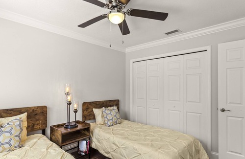Fellowship House | Pet Friendly, Sleeps 8, 8 minutes from WEC (World Equestrian Center)