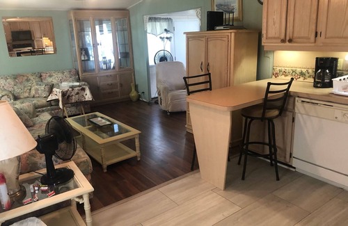 Fort Myers Resort | Pet friendly, Sleeps 6, Furnished 2br,2ba Waterfront 55+ Resort