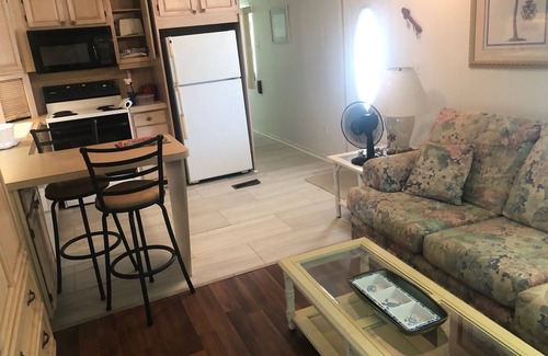 Fort Myers Resort | Pet friendly, Sleeps 6, Furnished 2br,2ba Waterfront 55+ Resort