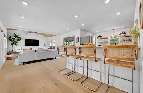 Dawson House | Pet Friendly SOCO Home with Cowboy Pool - Webster!