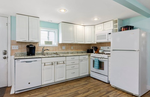 Salisbury Beach Apartment | PET FRIENDLY-Steps to the Beach - 45 Min to Salem, MA - WINTER RENTALS AVAILABLE