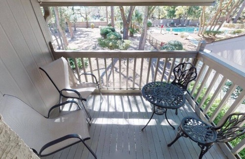 Folly Field Condo | PET FRIENDLY Stone's Throw Villa! Quick walk to beach!