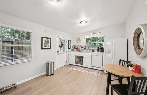 Mandarin House | Pet Friendly Studio with Tons of 5 Star Reviews