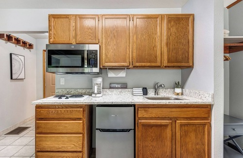 Bend Cottage | Pet Friendly Studio in Downtown Bend with Kitchenette and River View!
