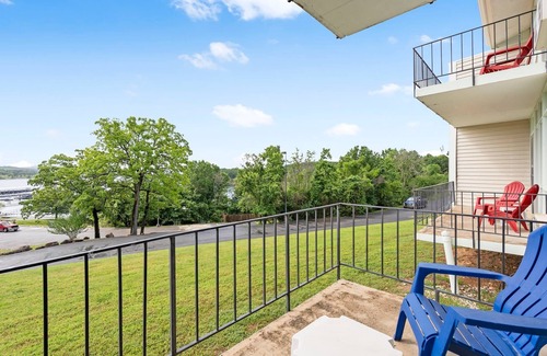 Indian Point Condo | Pet-Friendly Suite with Marina Access and Tiki Bar