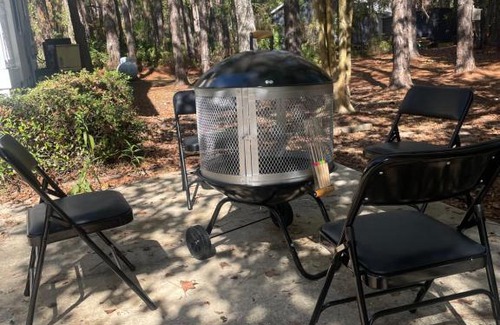 Dauphin Island House | Pet Friendly Tranquil Cottage with Fire-Pit and Seasonal Hot Tub Sept-March Minutes to BEACHES