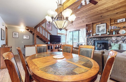 Mammoth Lakes Condo | Pet-Friendly Updated Townhome with Gas Grill, Centrally Located. Pool On-site