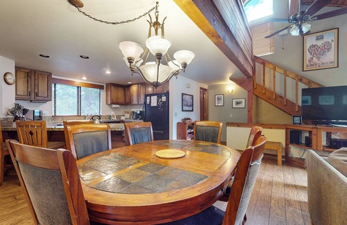Mammoth Lakes Condo | Pet-Friendly Updated Townhome with Gas Grill, Centrally Located. Pool On-site
