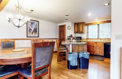 Mammoth Lakes Condo | Pet-Friendly Updated Townhome with Gas Grill, Centrally Located. Pool On-site