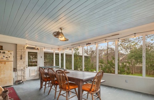 Tarrytown House | Pet-Friendly w/Parking+Patio ✦ Near UT, Walk to Parks/Cafes ✦ Warm & Homey