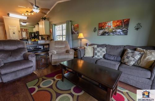Table Rock Condo | Pet Friendly WALK-IN Condo ~ Central Location ~ FREE TICKETS INCLUDED! (FC41-17)