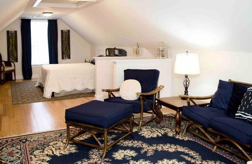 North Raleigh House | Pet Friendly & Walking Distance to Falls Lake