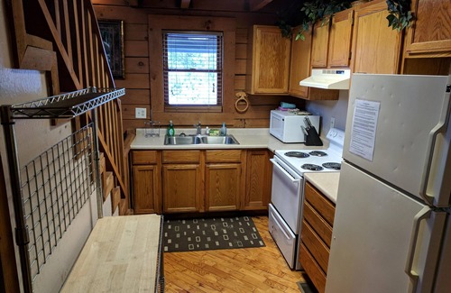 Slade Cabin | Pet friendly, with a new hot tub. Overlooks fork of Red River.