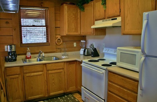 Slade Cabin | Pet friendly, with a new hot tub. Overlooks fork of Red River.